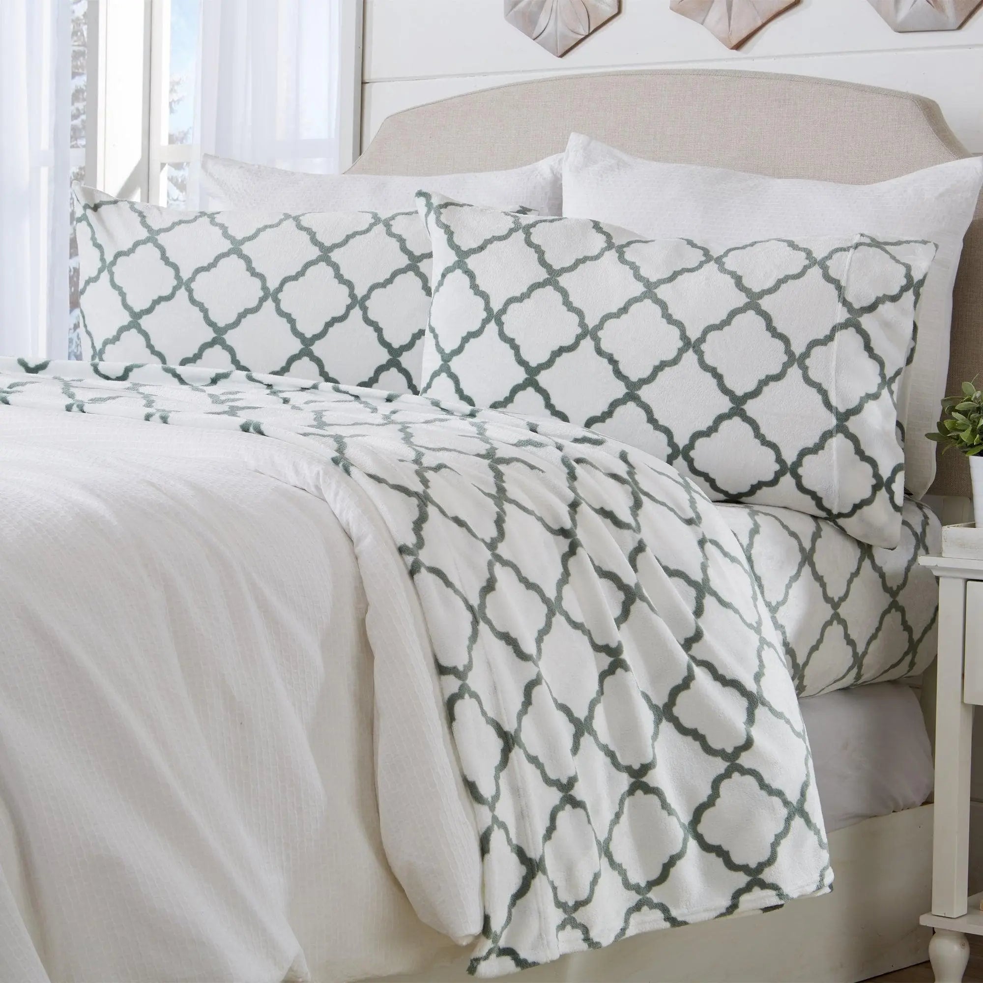 Velvet Luxe Bed Sheets - Lattice Collection by Great Bay Home, white set with teal lattice pattern.