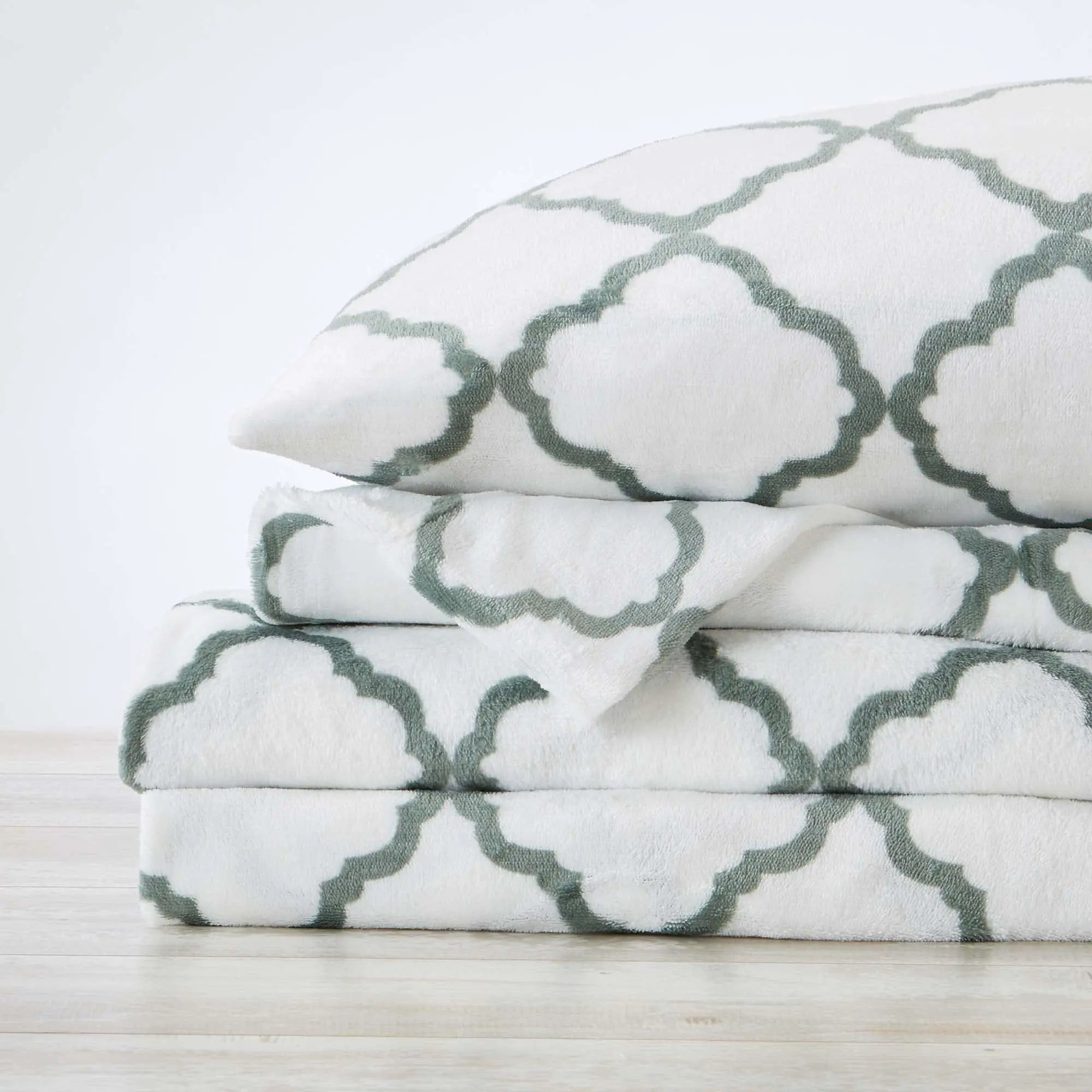 Velvet Luxe Bed Sheets - Lattice Collection, 4-piece set by Great Bay Home in white with gray lattice pattern