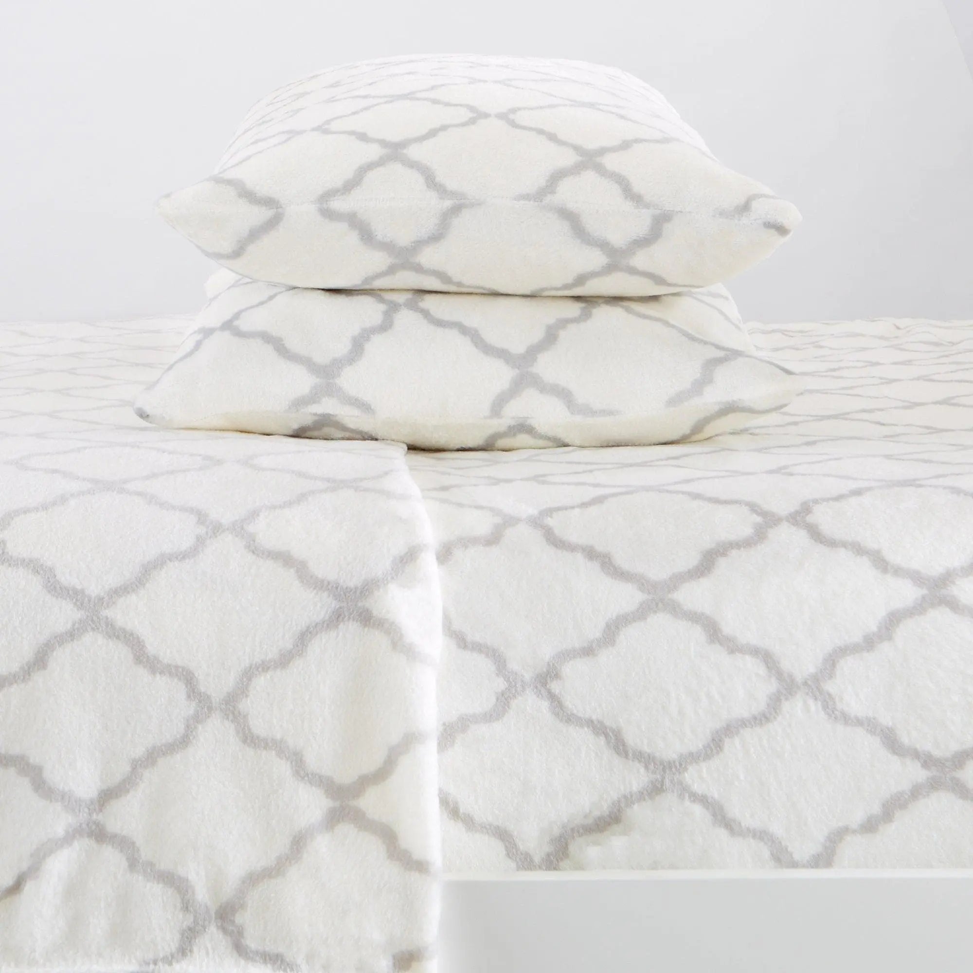Velvet Luxe Bed Sheets - Lattice Collection by Great Bay Home, white/cream with grey lattice pattern
