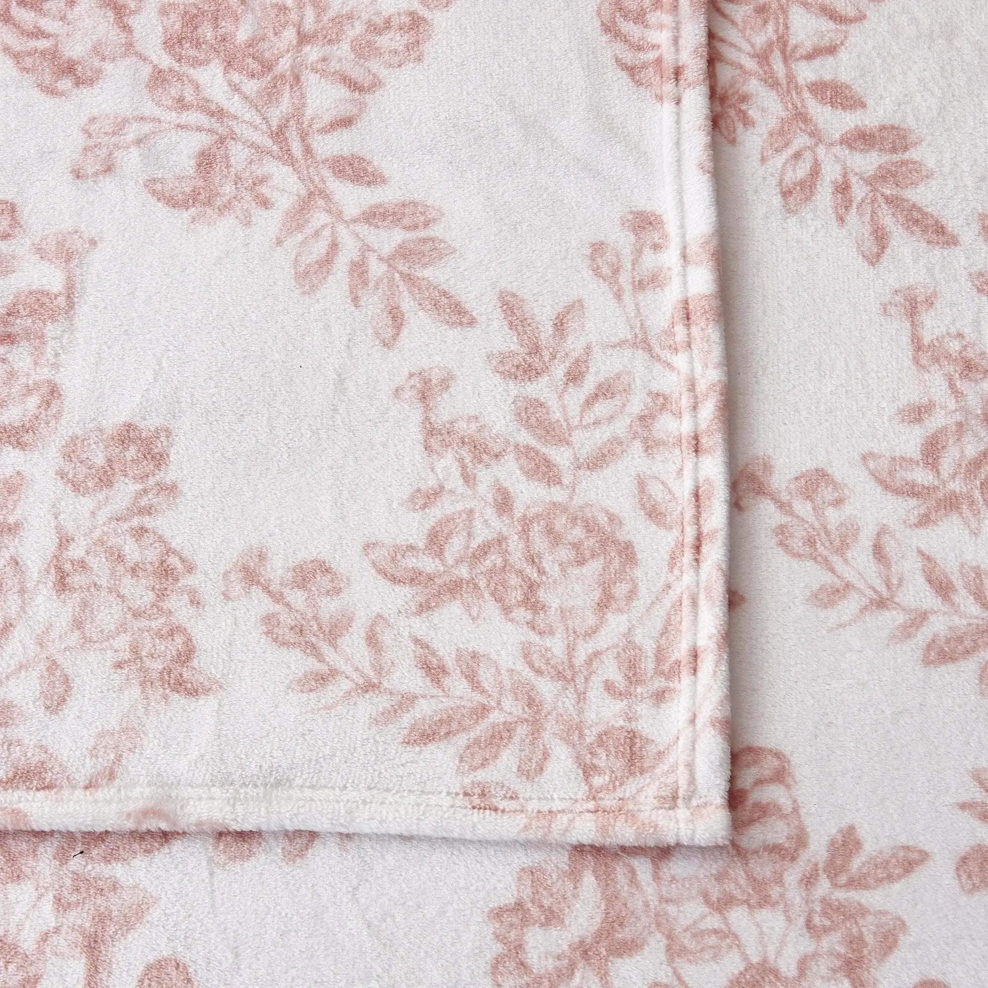 Great Bay Home Velvet Luxe Bed Sheets in blush pink lattice pattern